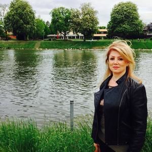 Meet your Posher, Nayereh